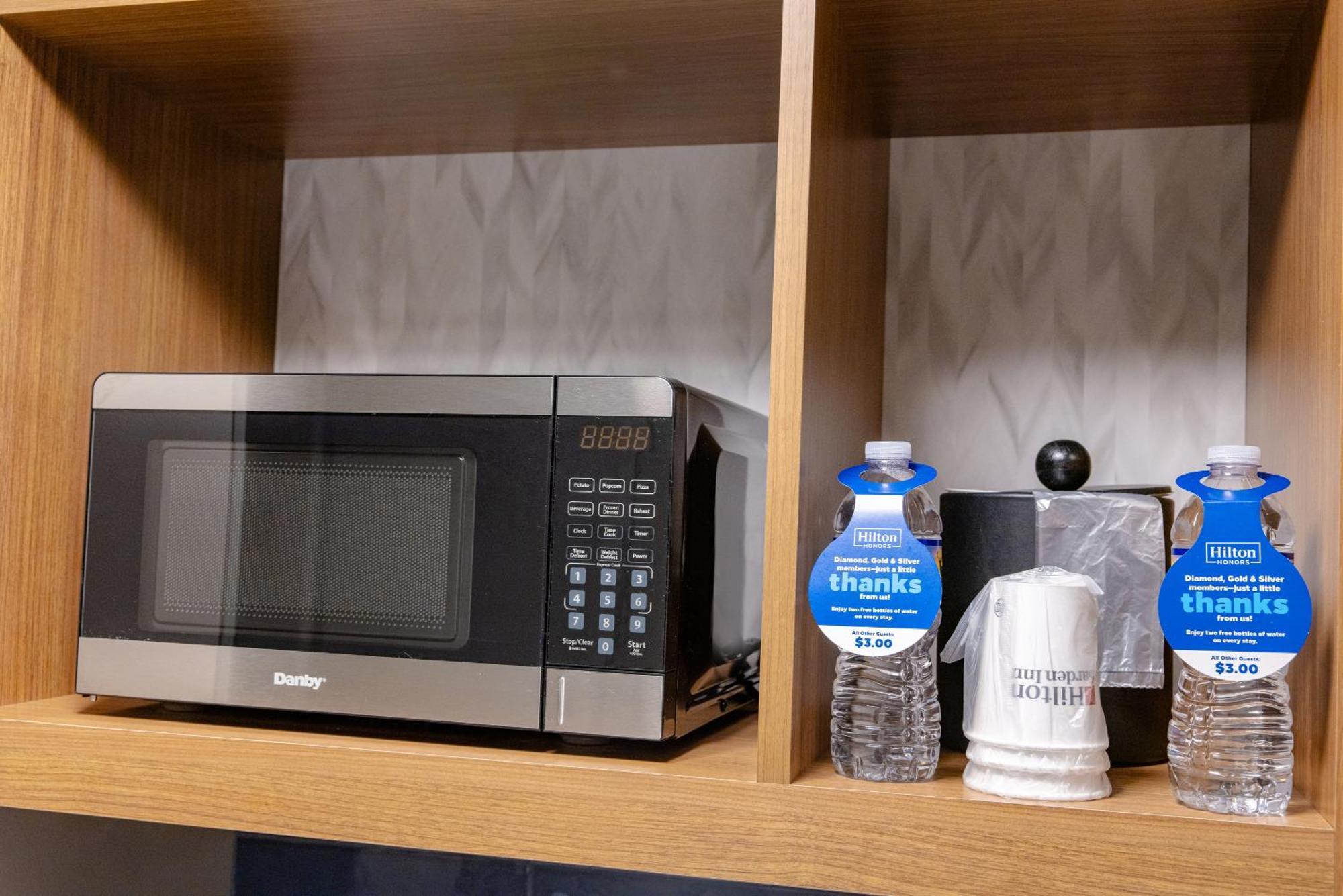 Hilton Garden Inn Lakewood Eksteriør billede