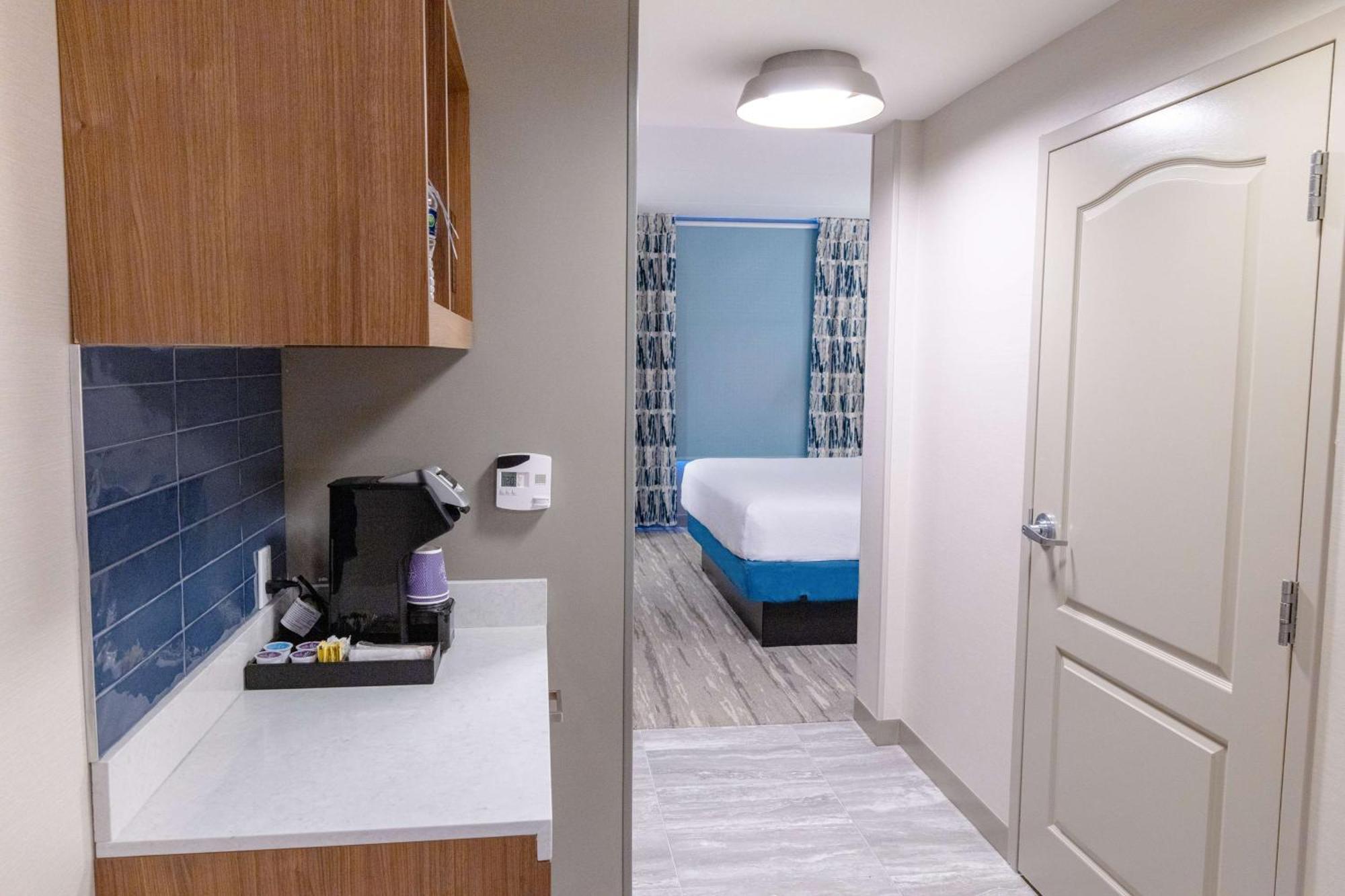 Hilton Garden Inn Lakewood Eksteriør billede
