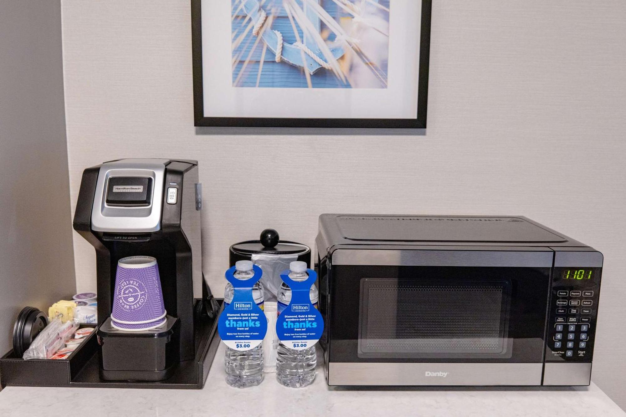 Hilton Garden Inn Lakewood Eksteriør billede